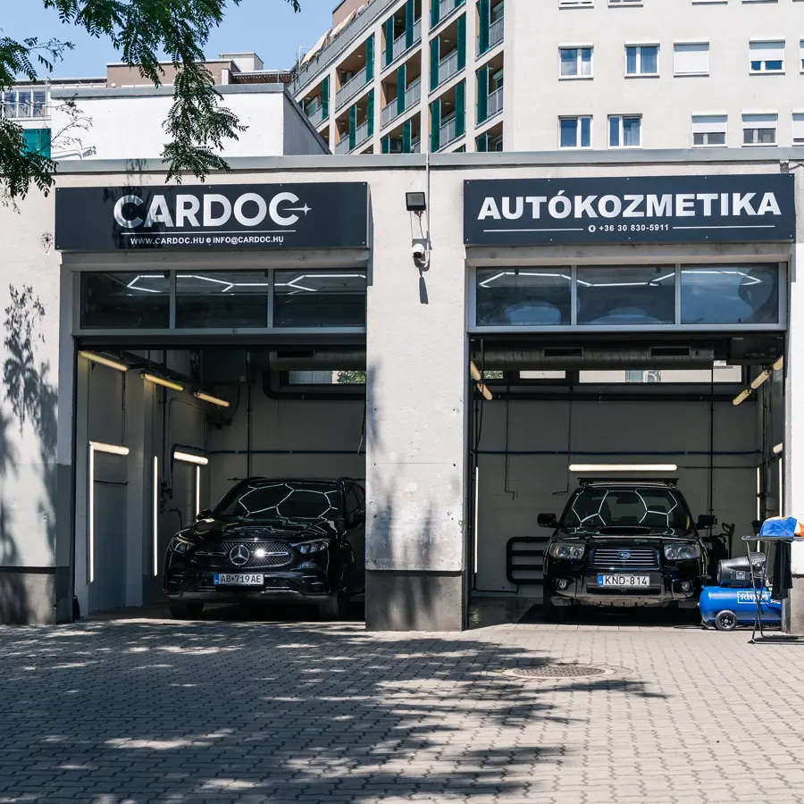 A CARDOC két mosóállása autókkal